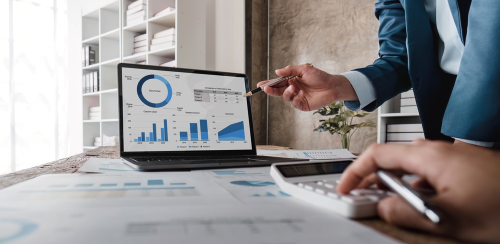Business,Financial,,Accountant,Discussing,With,Partner,Are,Meeting,To,Audit